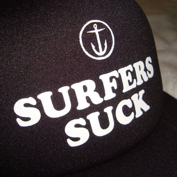NEW Surfers Suck Captain Fin Trucker Mesh Adjustable Snapback Hat Cap - Picture 2 of 7